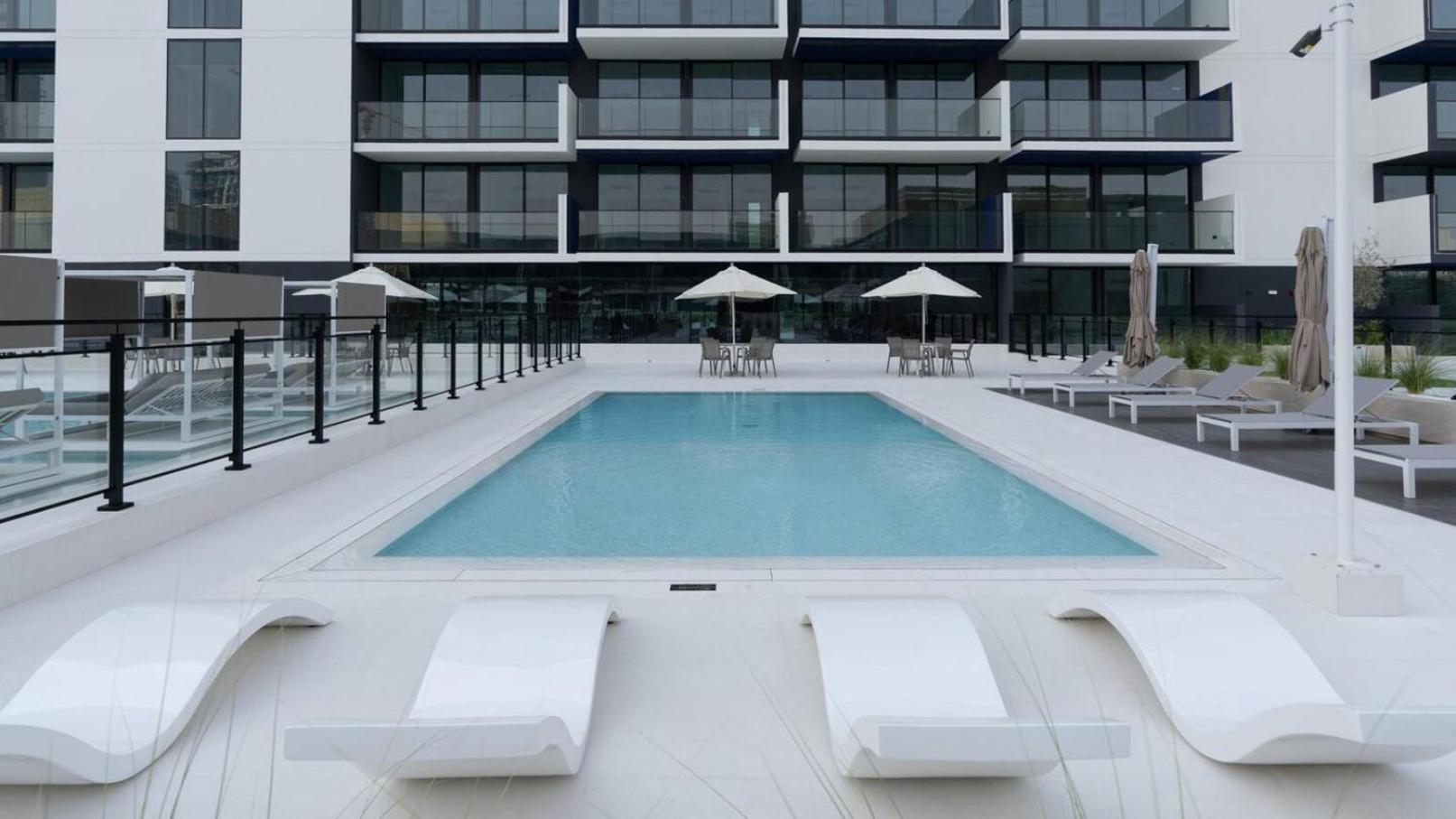 Charming 1 Bedroom In Jvc Apartment *